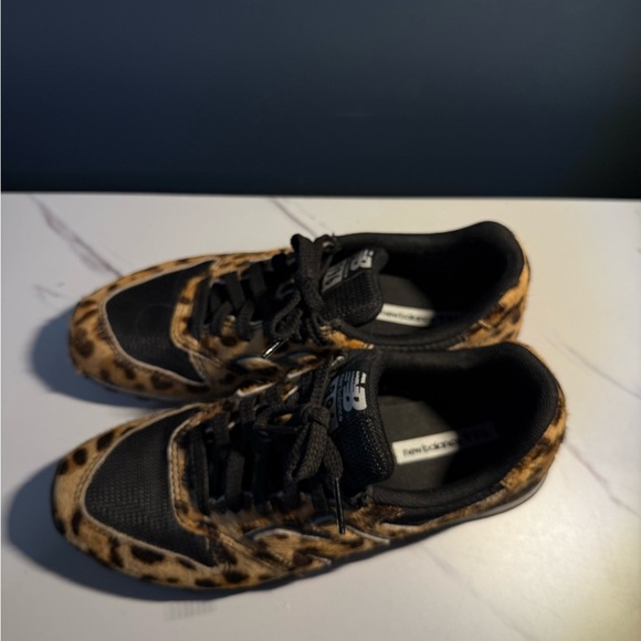 New Balance 996: Size 7 Women’s Running Shoes Preloved - Picture 3 of 4